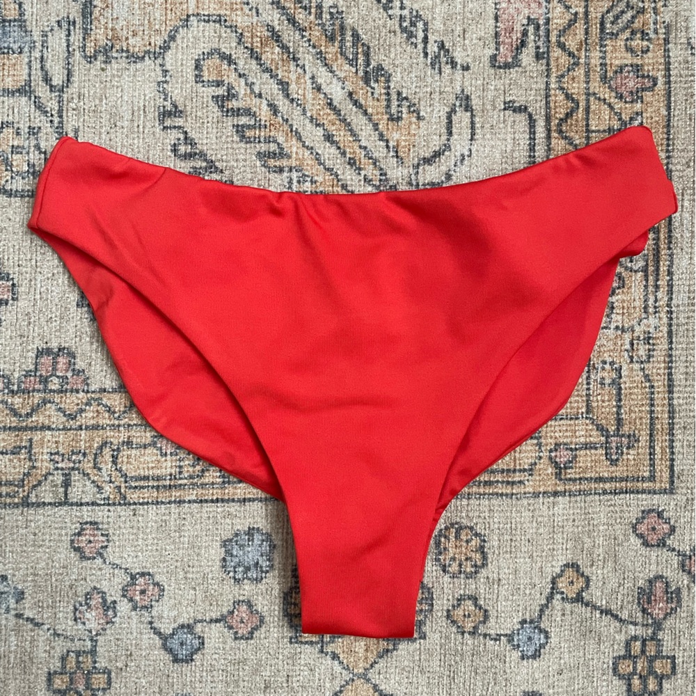 The High Leg Scrunch Bottom - Fiesta Red